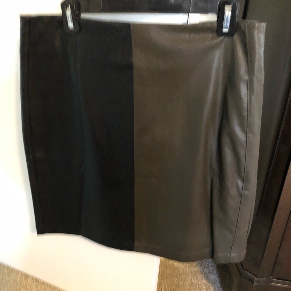 Black and brown two-tone mini skirt.